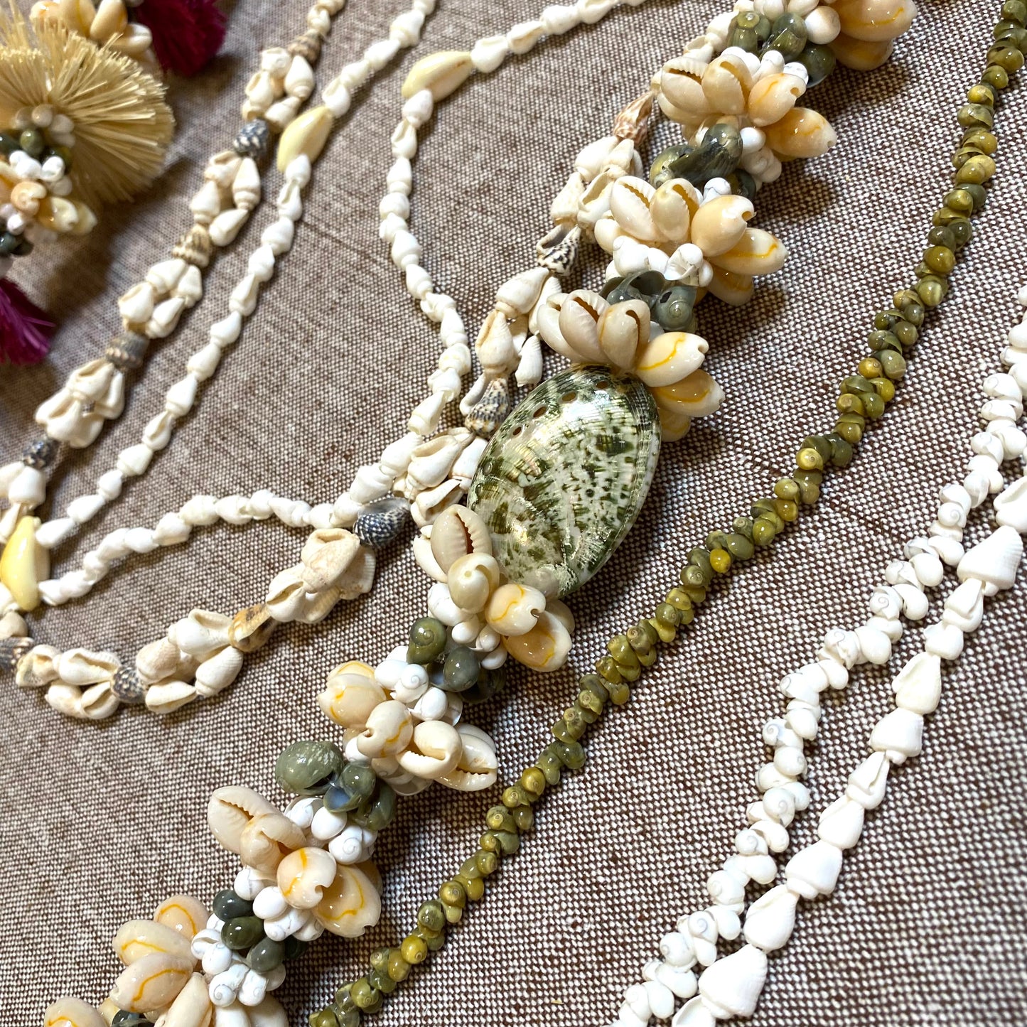 FA'AFETAI LEI lavender/beige