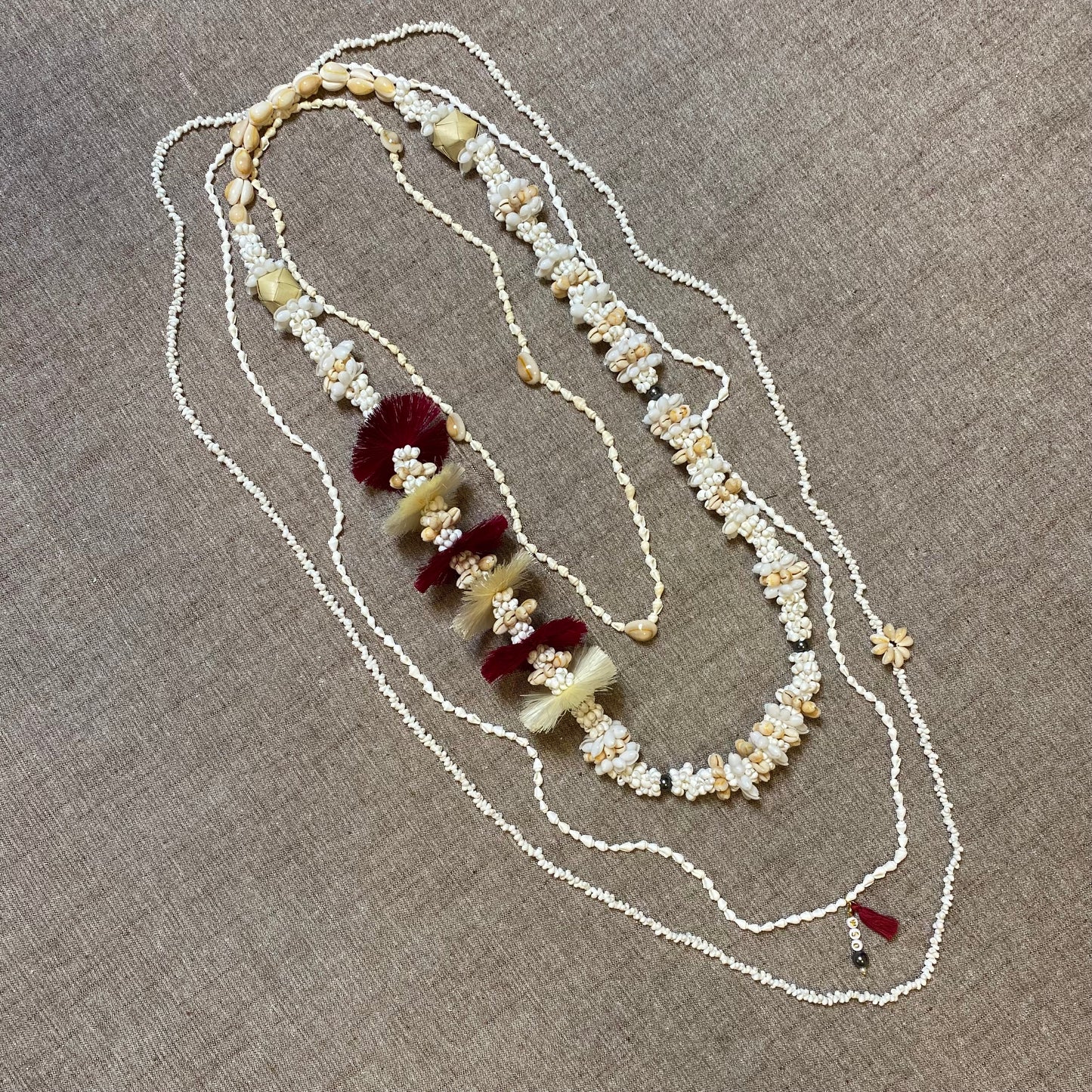 MILA LEI maroon/white