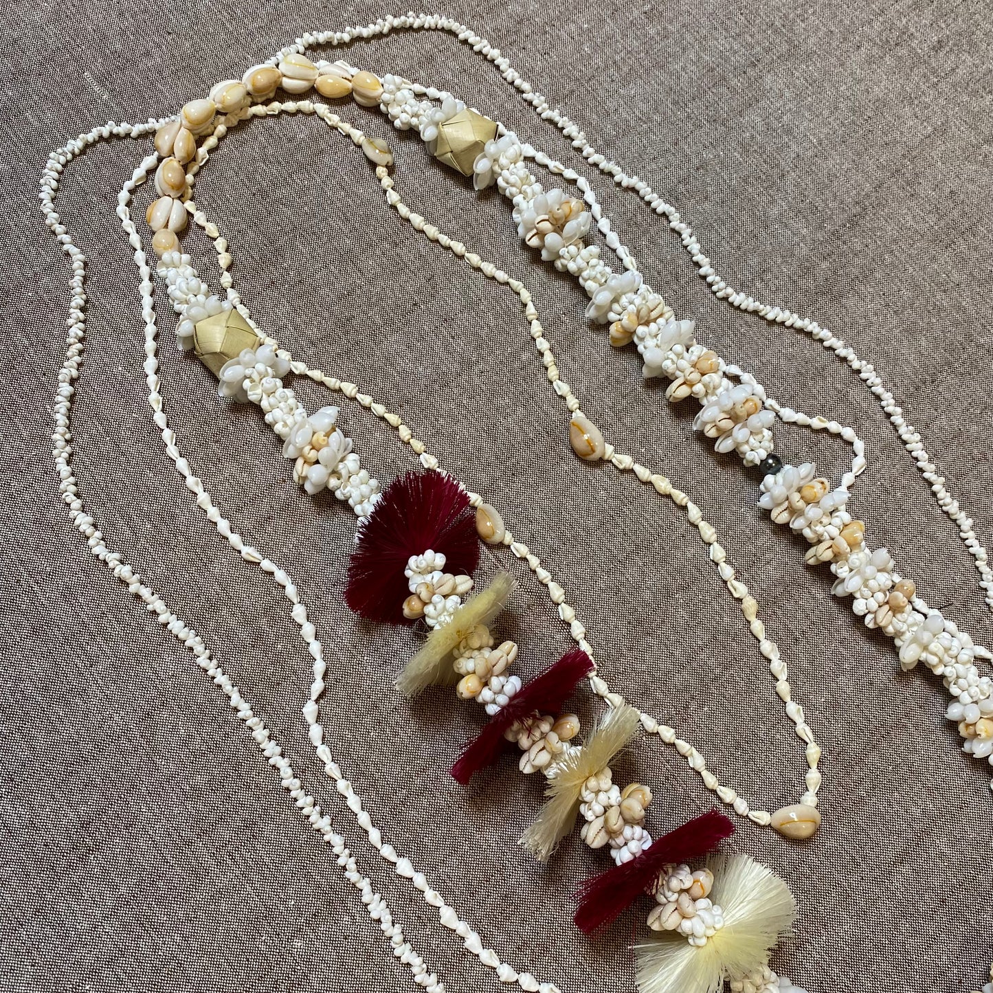 MILA LEI maroon/white